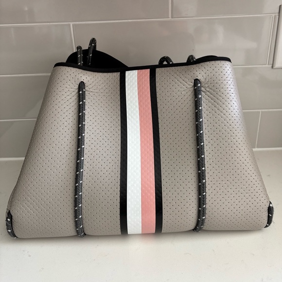 HAUTE SHORE Black and Cream Bag - Picture 1 of 4